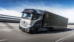 The United Auto Workers (UAW) union announced late Friday it had struck a favorable new contract deal for 7,300 Daimler Truck North America workers. The union had threatened a strike starting at midnight when their last contract expired.